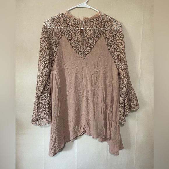 Umgee women's S lace insert bell sleeve shark bite hem blush pink boho top EUC - Picture 5 of 5